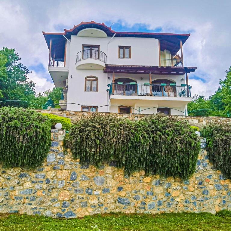 Villa Etheras - Nested between Nature by Amazing View - 5 mins from Edessa, Edessa