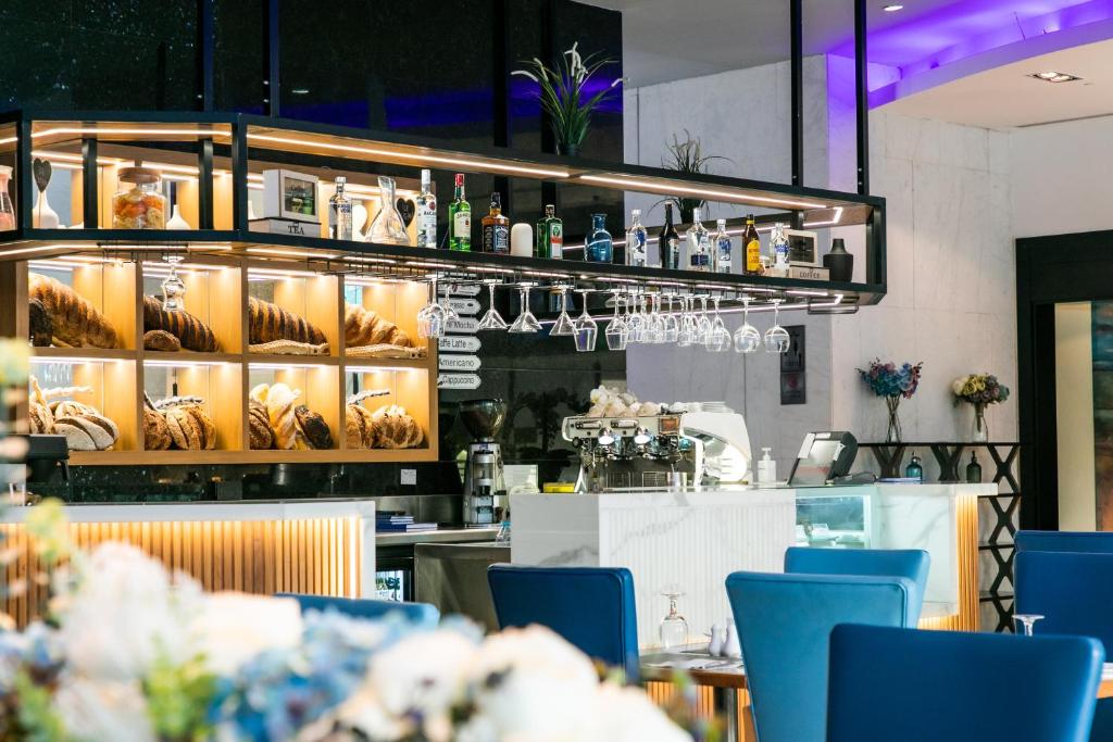 Marina Byblos Hotel — Restaurant & bars in Dubai