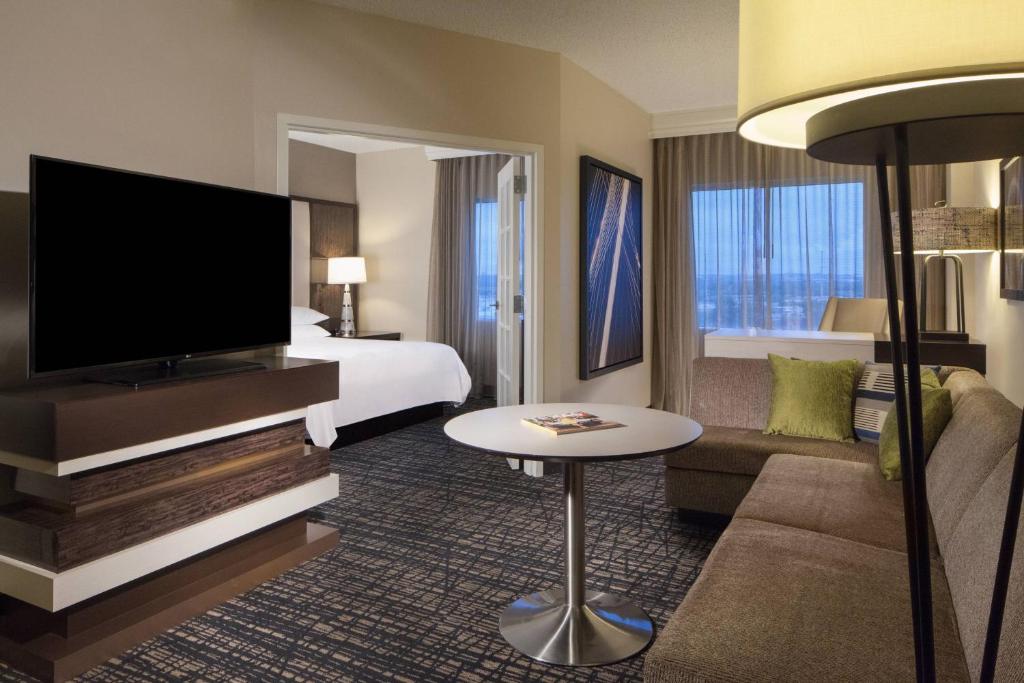 Guestroom, Dallas Marriott Suites Medical/Market Center in Dallas (TX)