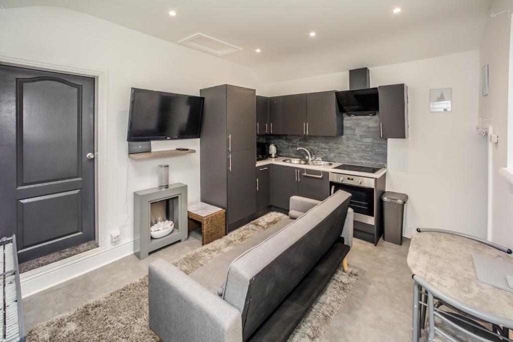 Cottage hide-out, Kirkheaton