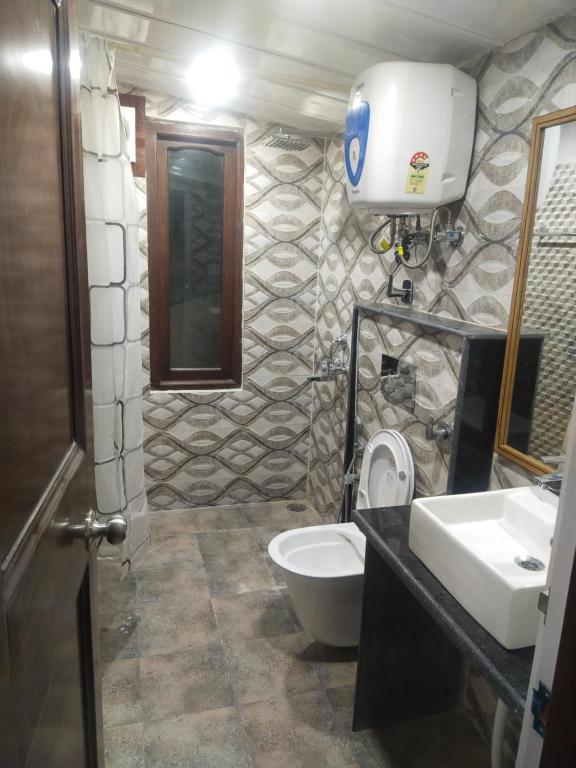 Bathroom, Dhanlaxmi Apartments in Shimla
