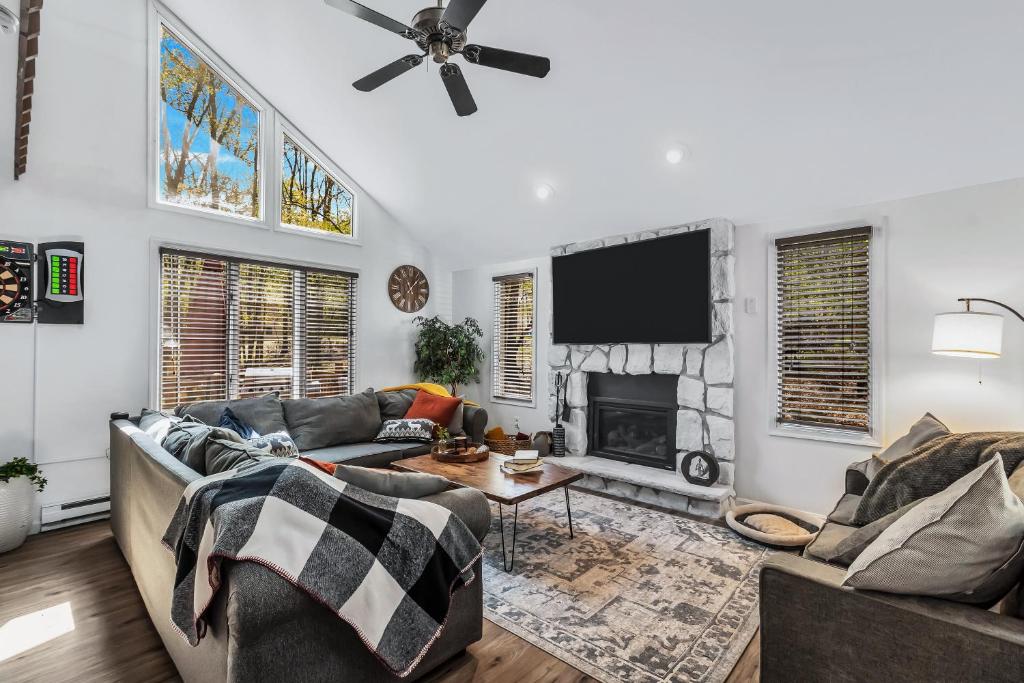 Welcome to The Mountain Escape!, Albrightsville