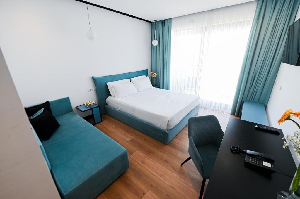 Royal G Max — Golem, Tirane