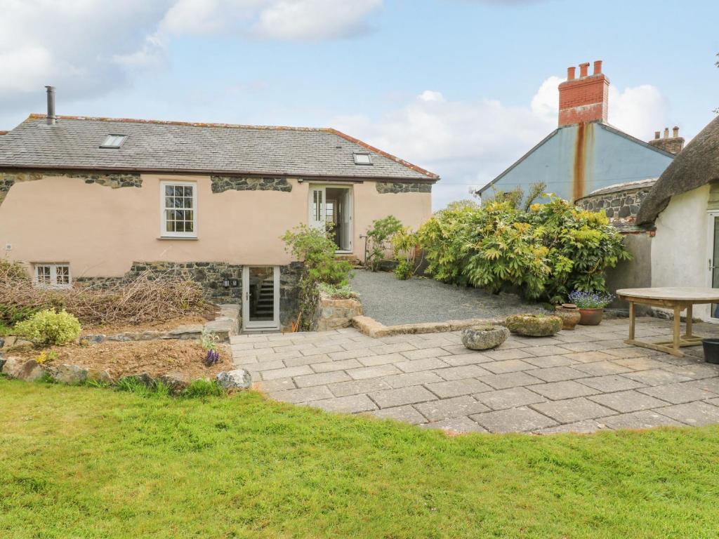 Gilly Skyber, Helston