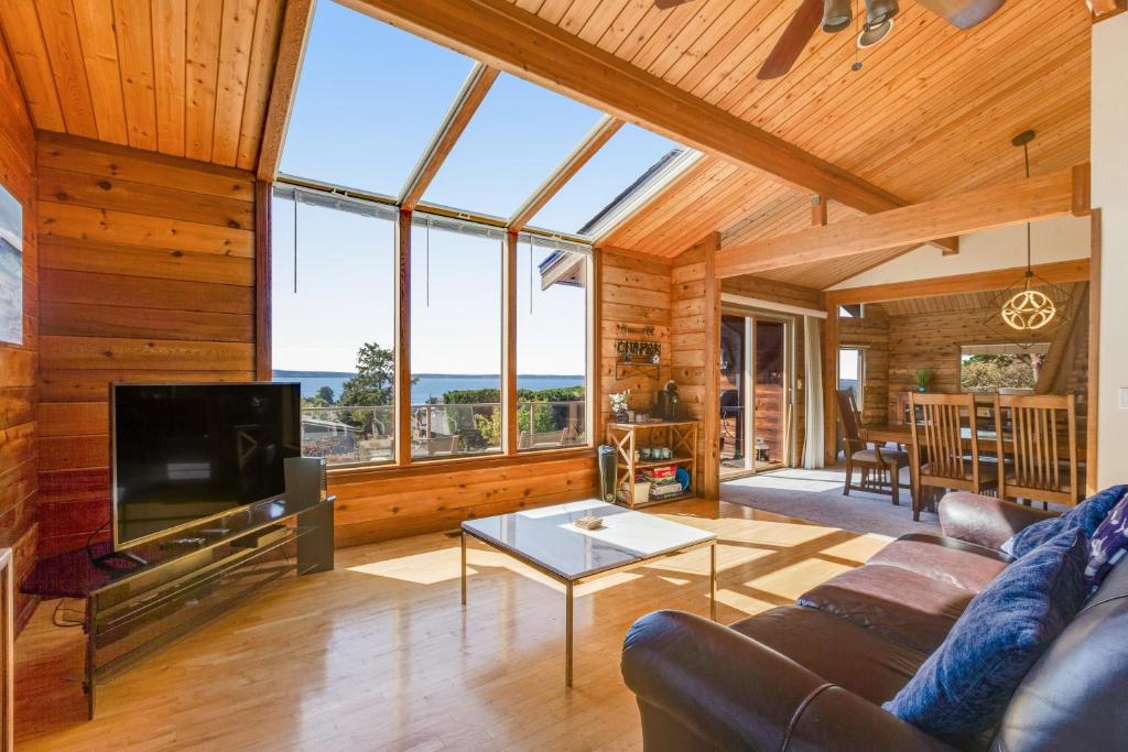 Whidbey Cedar Sunsets 전경
