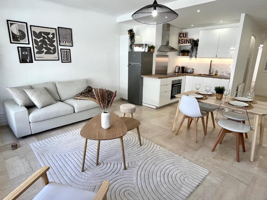 3P central refait à neuf - Parking L430cm x W275cm, Antibes