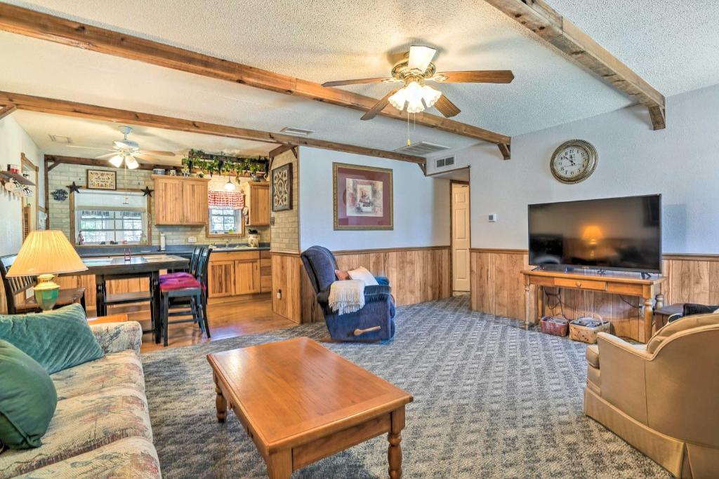 Charming Ingram Home with Yard and Furnished Patio!, Ingram