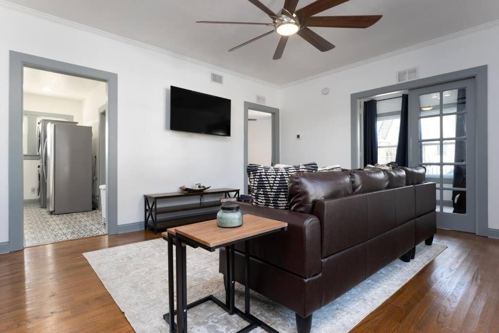Upscale Cozy Rustic Downtown APT with great view