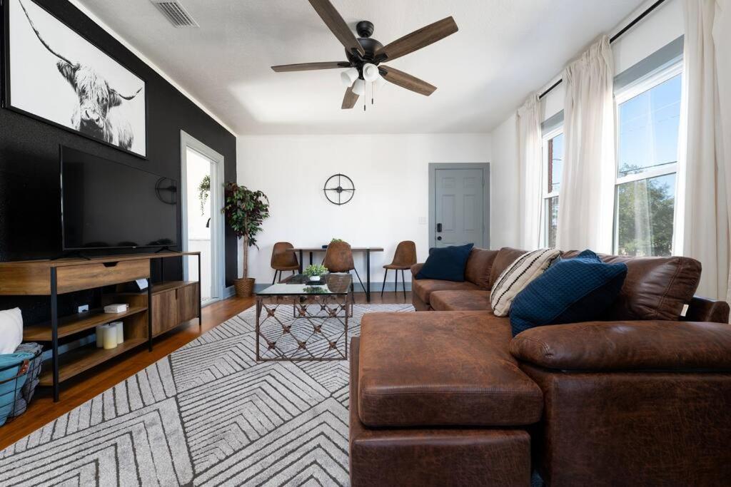 Walking distance to JAGS Stadium & Downtown