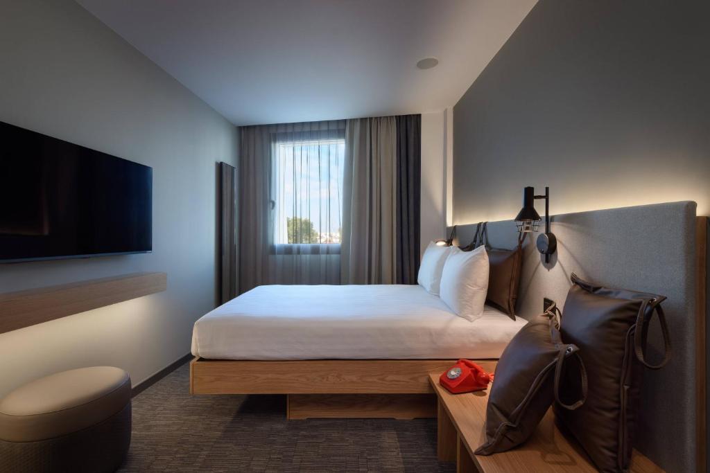 Moxy Lisbon City photo