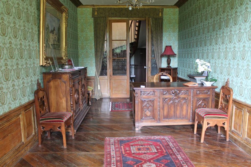 Chateau Du Four De Vaux photo