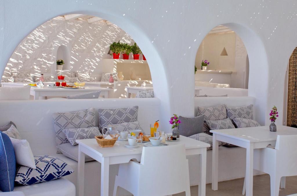 Restaurant, Apsenti couples only - Mykonos in Mykonos