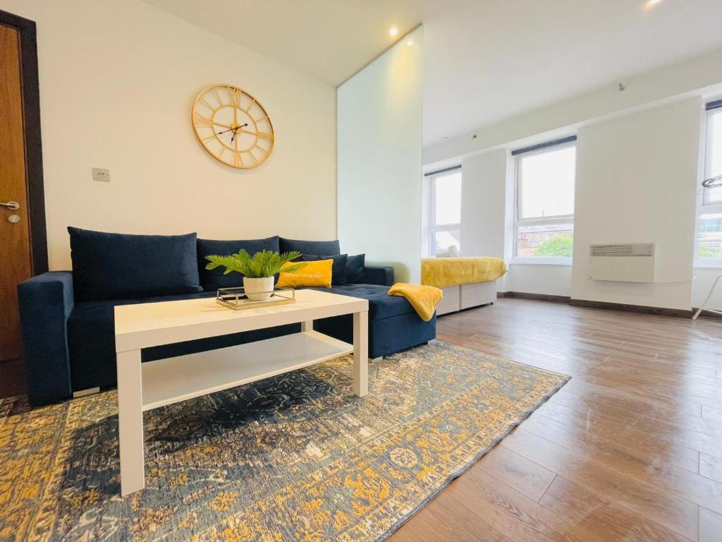 Park Street Apartment Luton by Hostaguest photo