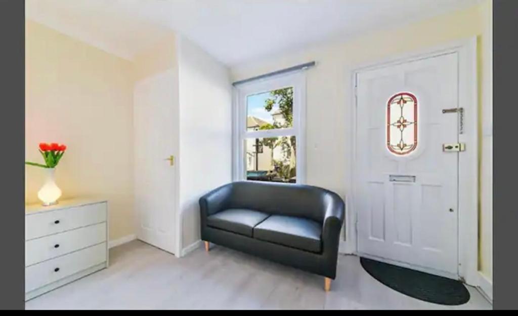 Unique & personalised three bedroom with en-suites