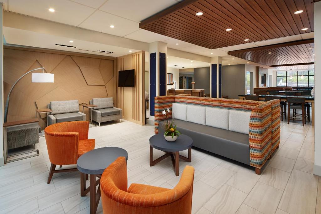 Holiday Inn Express & Suites Gulf Breeze - Pensacola Area photo