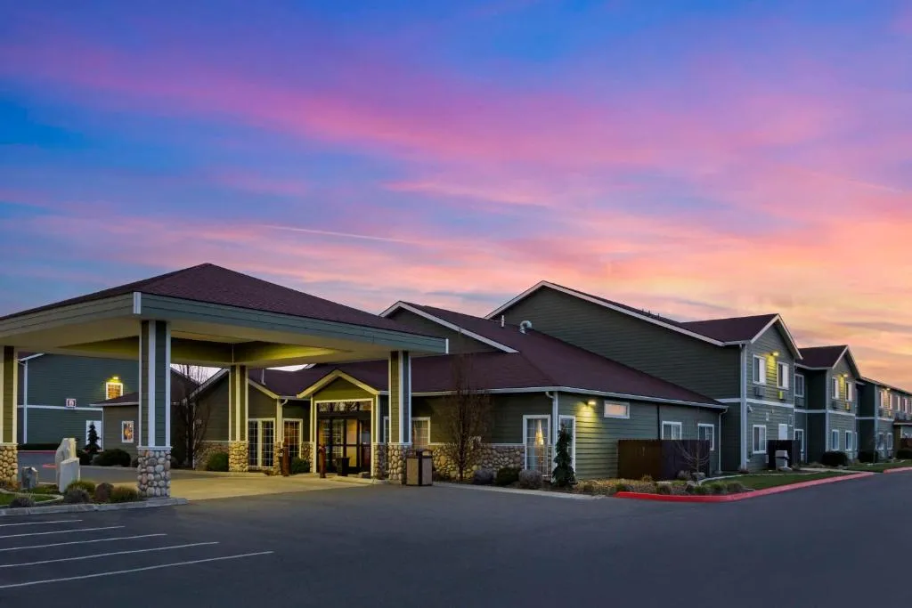 Best Western Plus The Inn at Horse Heaven，位于Prosser的酒店