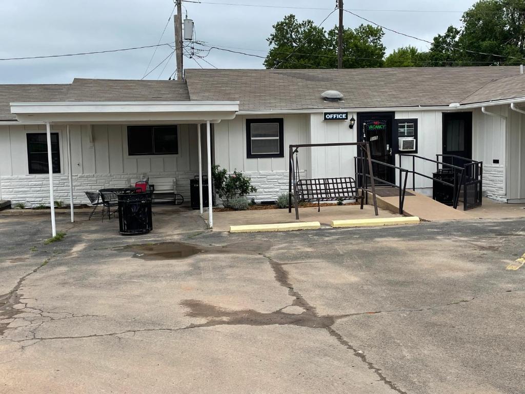 Budget INN photo
