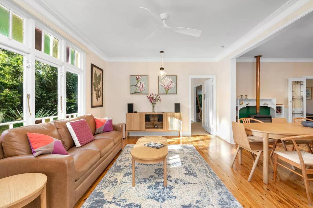 Willow Tree Cottage in Bustling Creative Bundanoon, Bundanoon