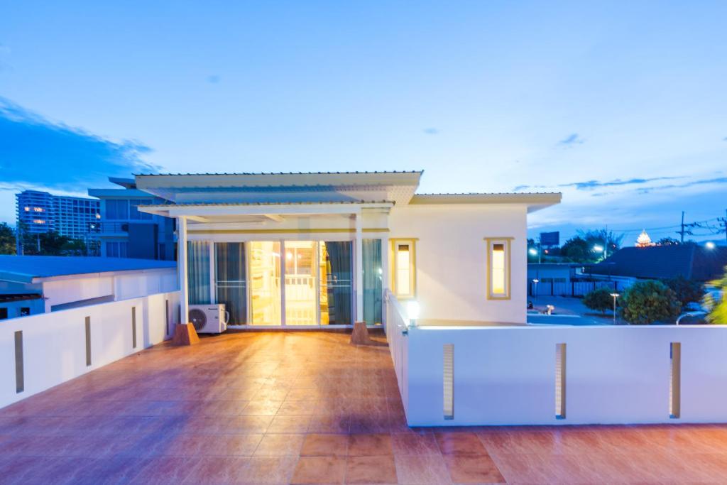 Exterior view, Fira Villa HuaHin-Cha am  ( Villa 1 ) in Hua Hin / Cha-am