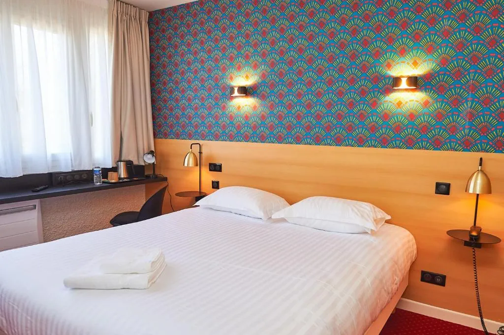 Logis Auberge du port, ξενοδοχείο σε Bazeilles