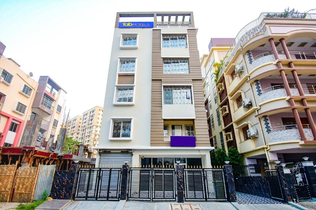 OYO Townhouse 1128 Hotel Royal Palm Inn photo