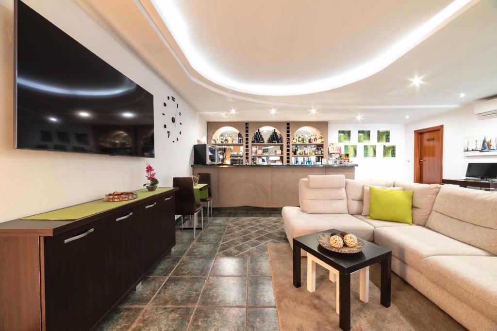 Hotel Cesirja photo