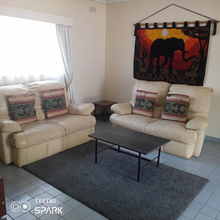 Neat and cosy cottage with pool - 2103, Harare