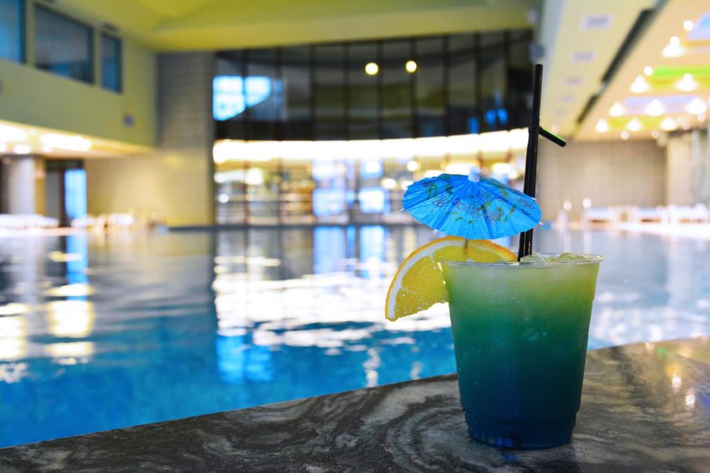 スイミングプール