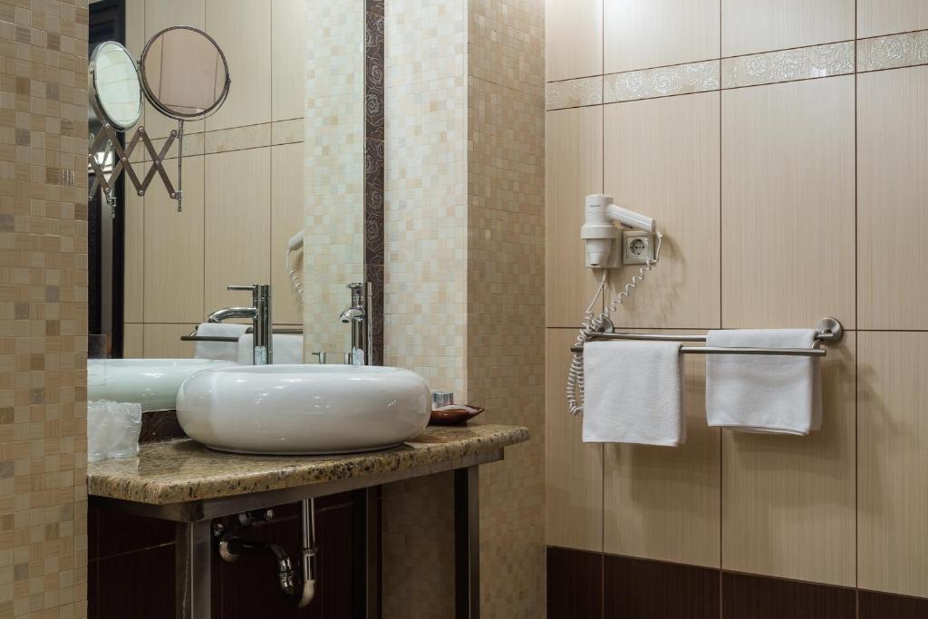 Hunguest Hotel Apollo photo