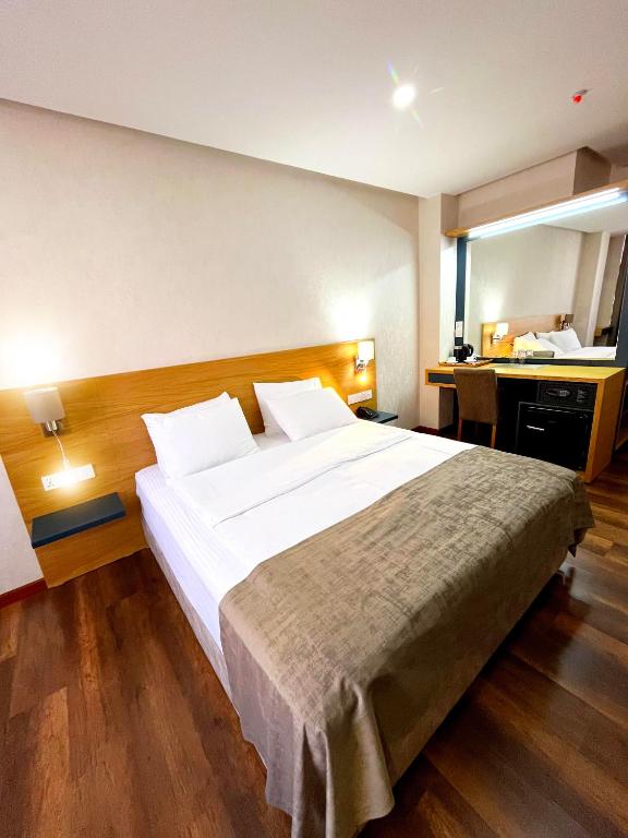 GOLDEN IR-ME_NI, Tbilisi