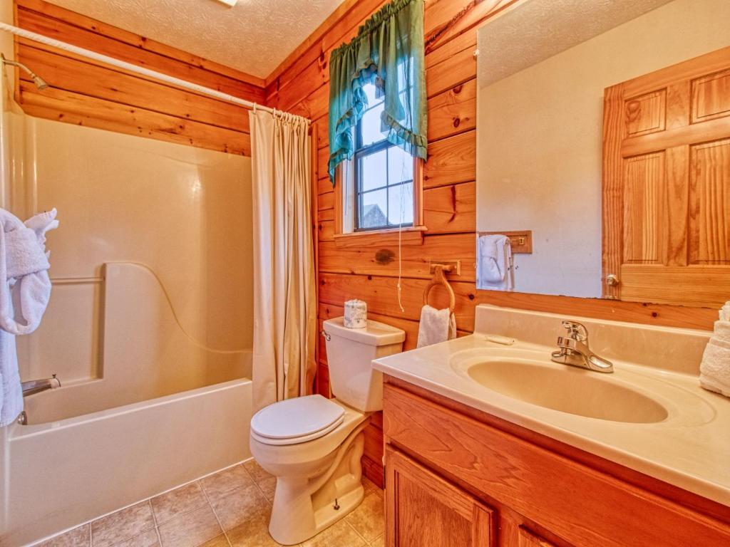 Hawks Point Lodge, 5 Bedrooms, Sleeps 10, Pool Access, Hot Tub, Pool Table photo