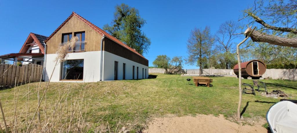 Dom nad jeziorem, Wilamowo