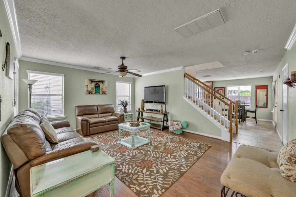 Fuller Bluff, Spring