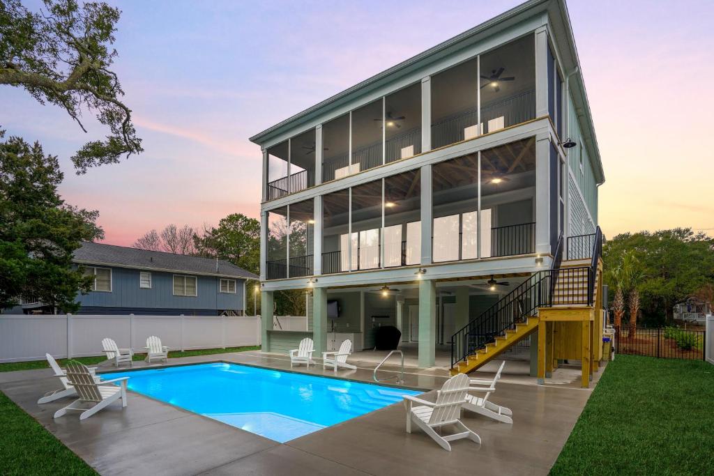 Easy Like Sunday Morning, North Litchfield Beach