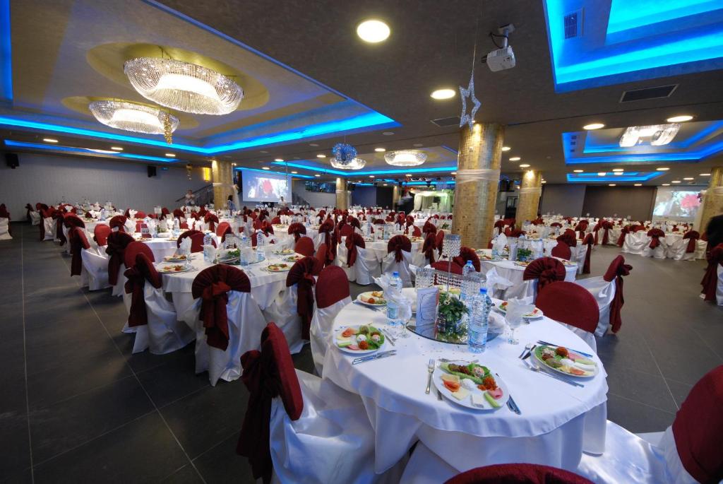 Pasa Beach Hotel — Restaurant & bars in Marmaris, Mugla