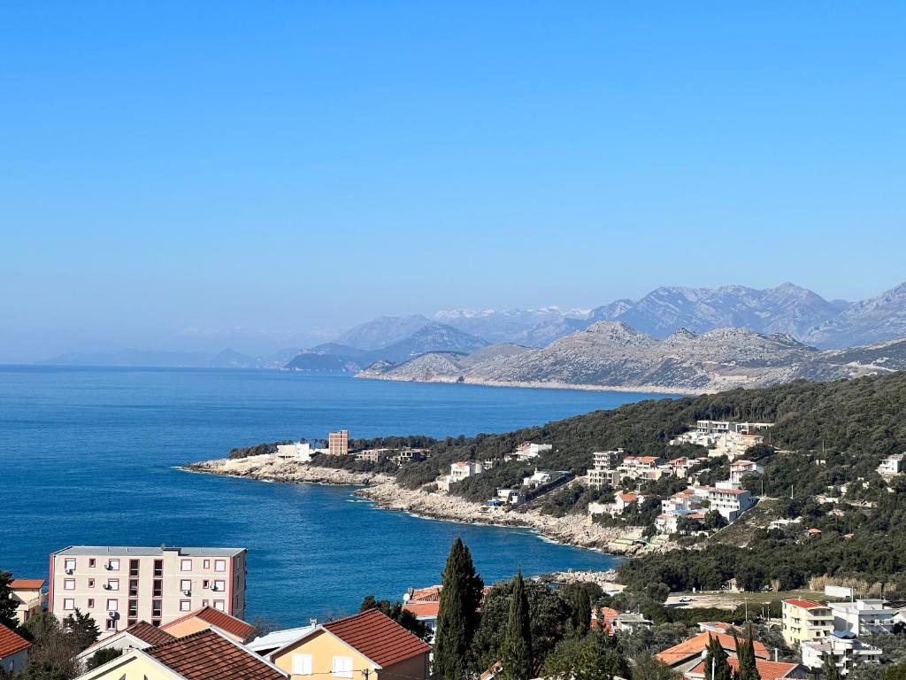 House with pool and sea view, Bar