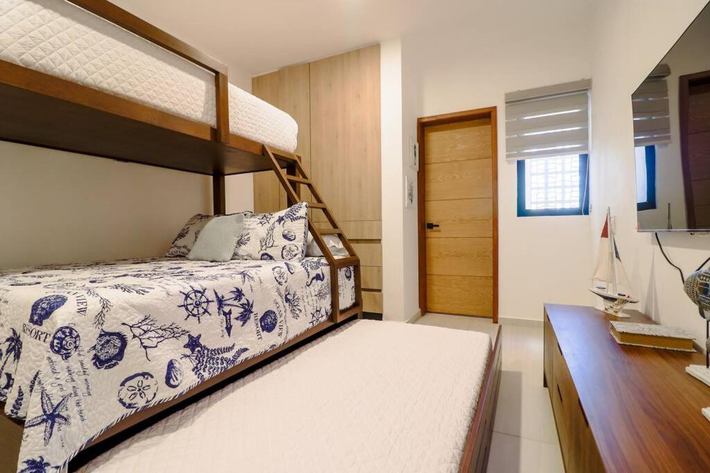 Brand new apt - pool in terrace - beach 1 minute! - 5