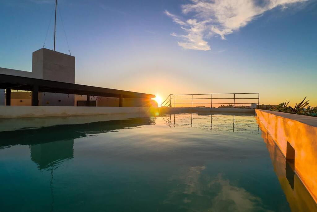 Brand new apt - pool in terrace - beach 1 minute! - 2