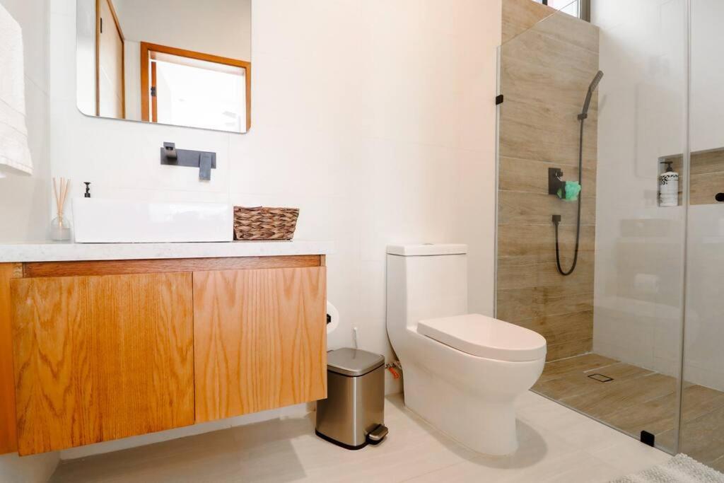 Brand new apt - pool in terrace - beach 1 minute! - 4
