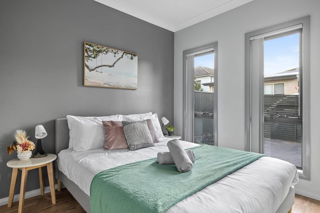 2 Bedrooms House in Mortdale Sleeps 6