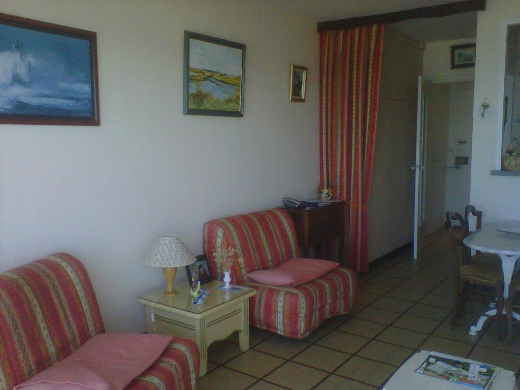 Studio Face Plage aux Sables d'Olonne avec Balcon, Ascenseur et Proximité Centre-Ville - FR-1-331-46 - 3