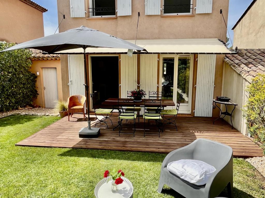 Maison Calme 6 Pers. au Golf Pont Royal - Piscine, Terrasse, Parking, Clim, Fibre - 13370 Mallemort - FR-1-658-24 - 1