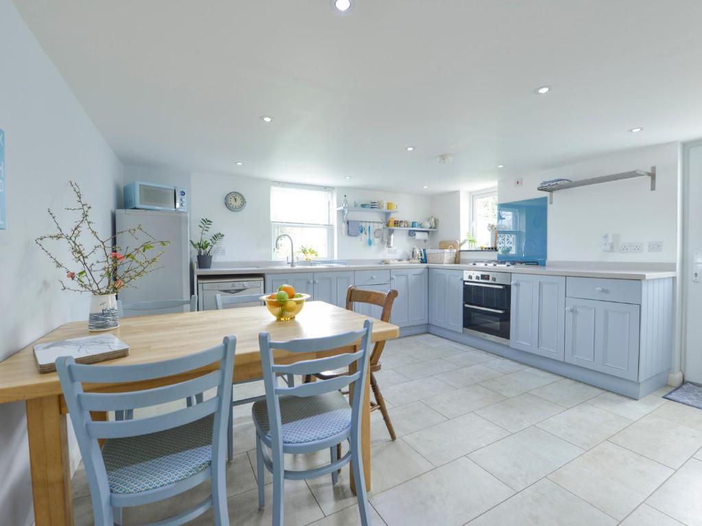 2 Trerise Cottage photo 4