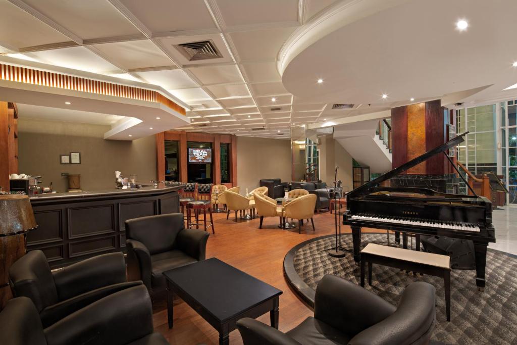Bar/lounge, Hotel Dafam Semarang in Semarang