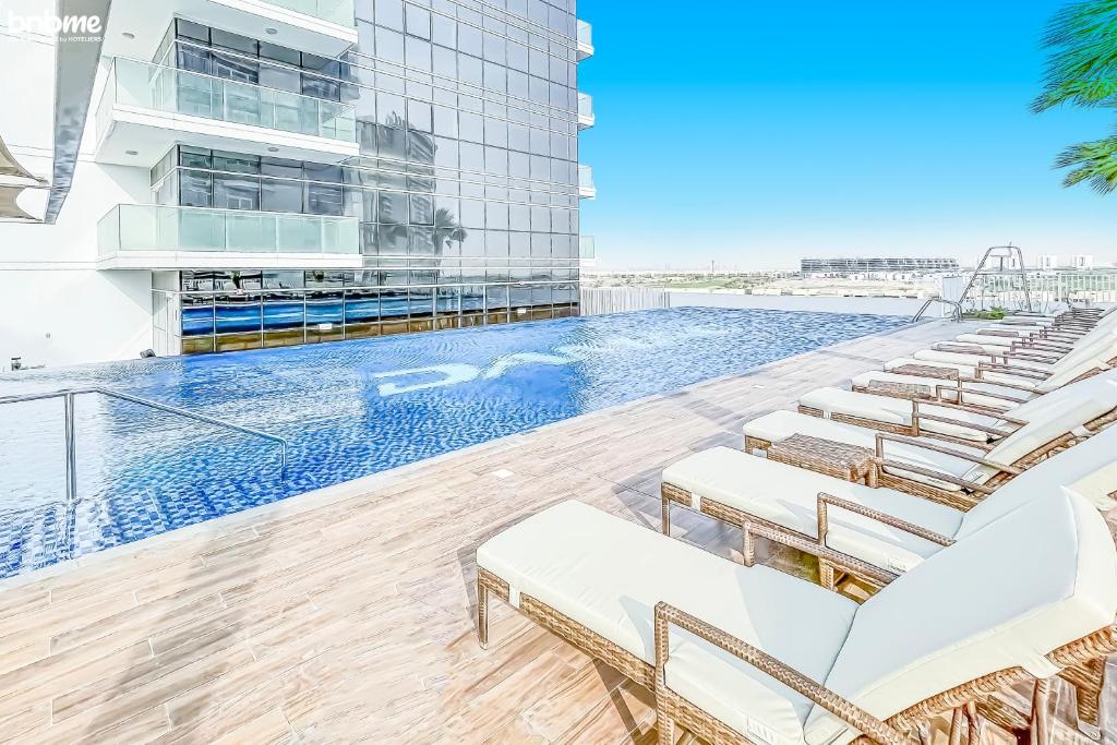 bnbmehomes - Damac Hills - Carson Tower, Dubai