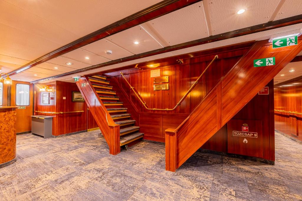 Fortuna Boat Hotel photo