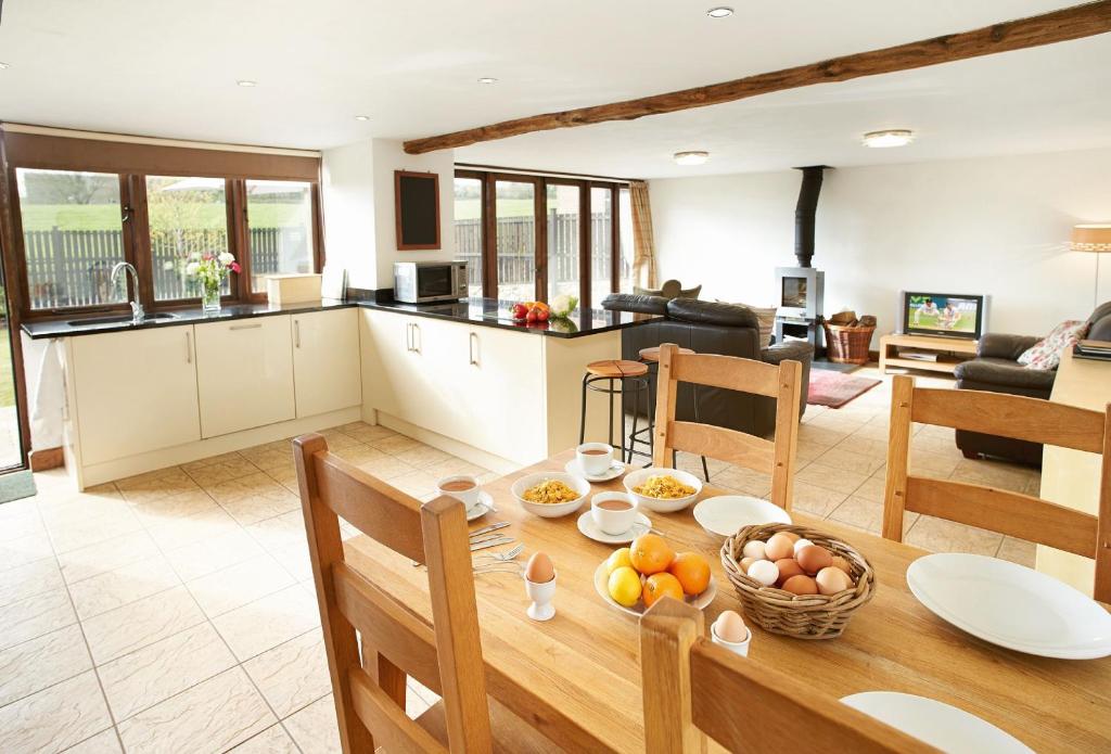 Hunters Moon, Honiton