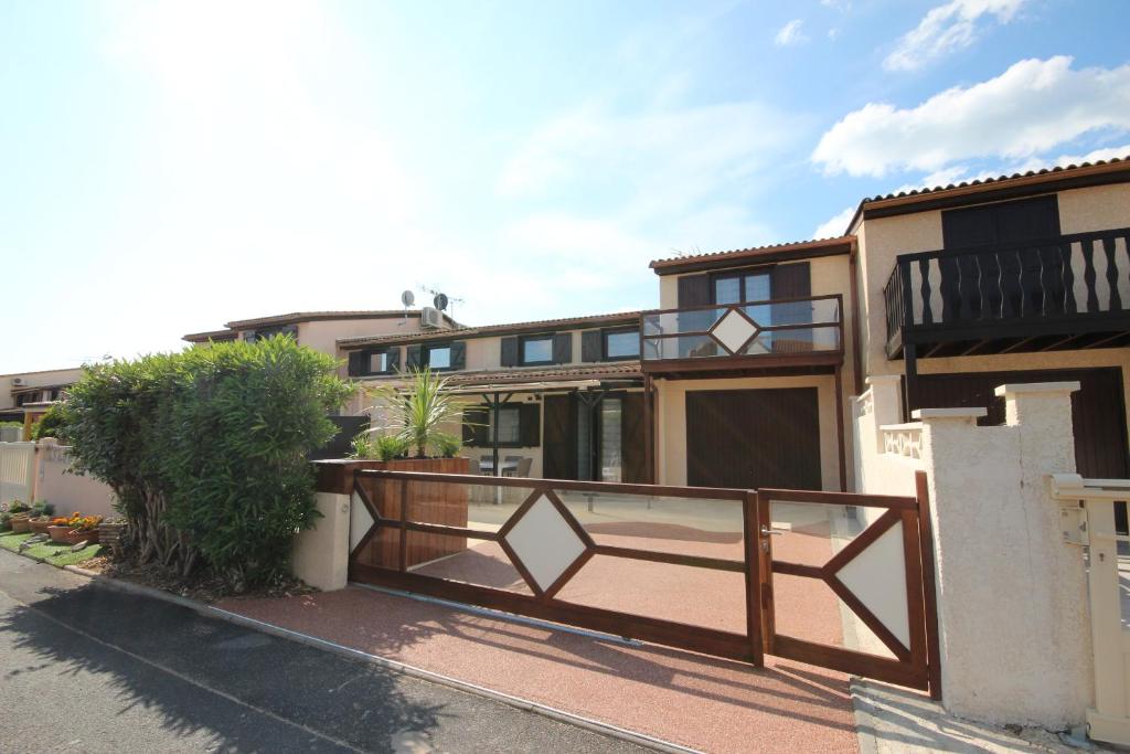 Agréable Maison clôturée climatisée DOMAINE TAMARIS, 3 chambres, 6 couchages, Wifi, Accès piscines payant, PORTIRAGNES PLAGE LRTAMV12 - 1