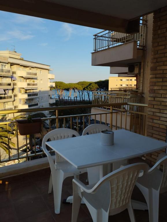 SEAFRONT APARTMENT PINEDA BEACH - 1