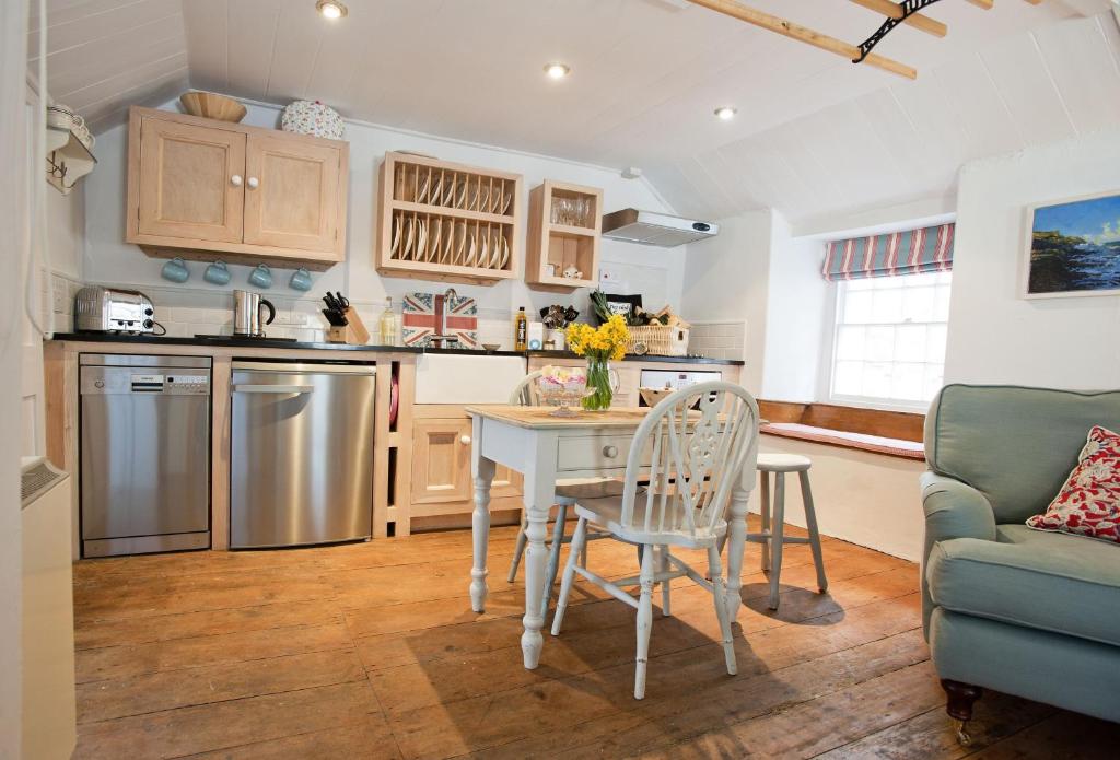 The Langley Tarne, Mousehole photo 8